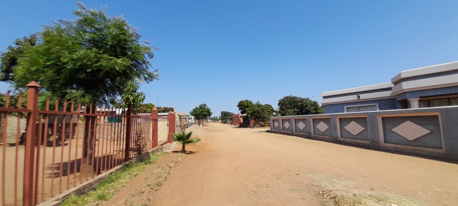 To Let 2 Bedroom Property for Rent in Lethlabile North West